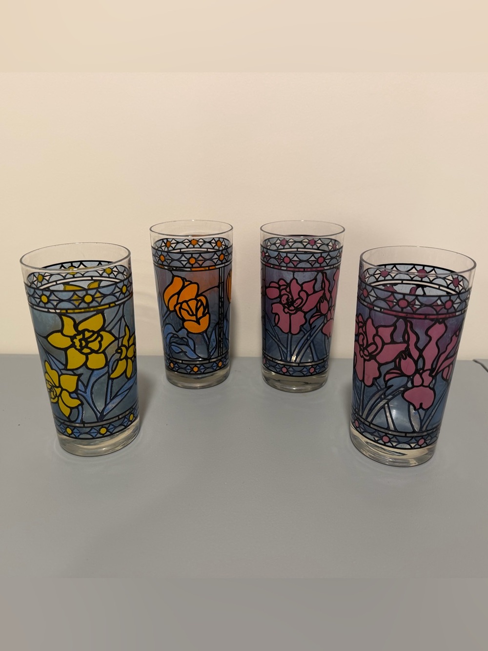 Set of 4 VTG Floral Stained Glass Style Multicolor Tumblers